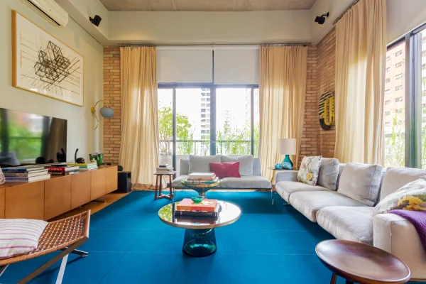 Apartamento em edifício projetado pelo arquiteto João Armentano