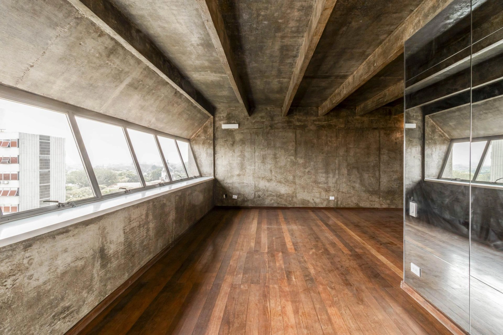 Apartamento reformado e com vista - Imagem 1
