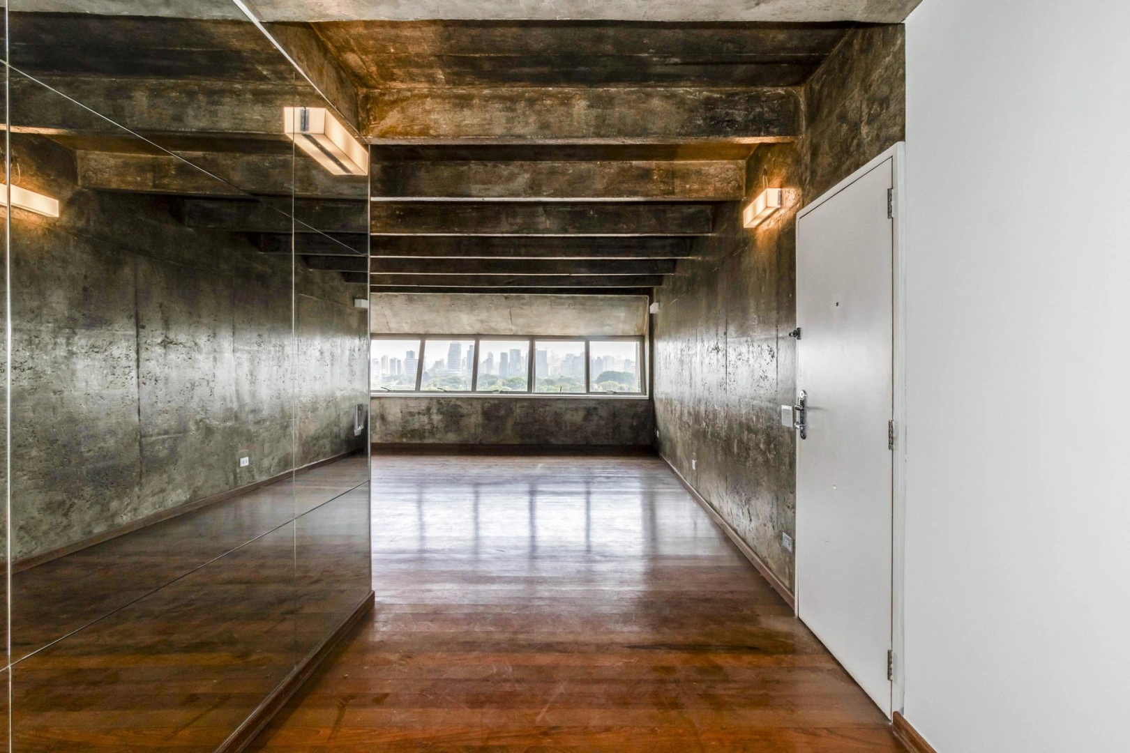 Apartamento reformado e com vista - Imagem 2