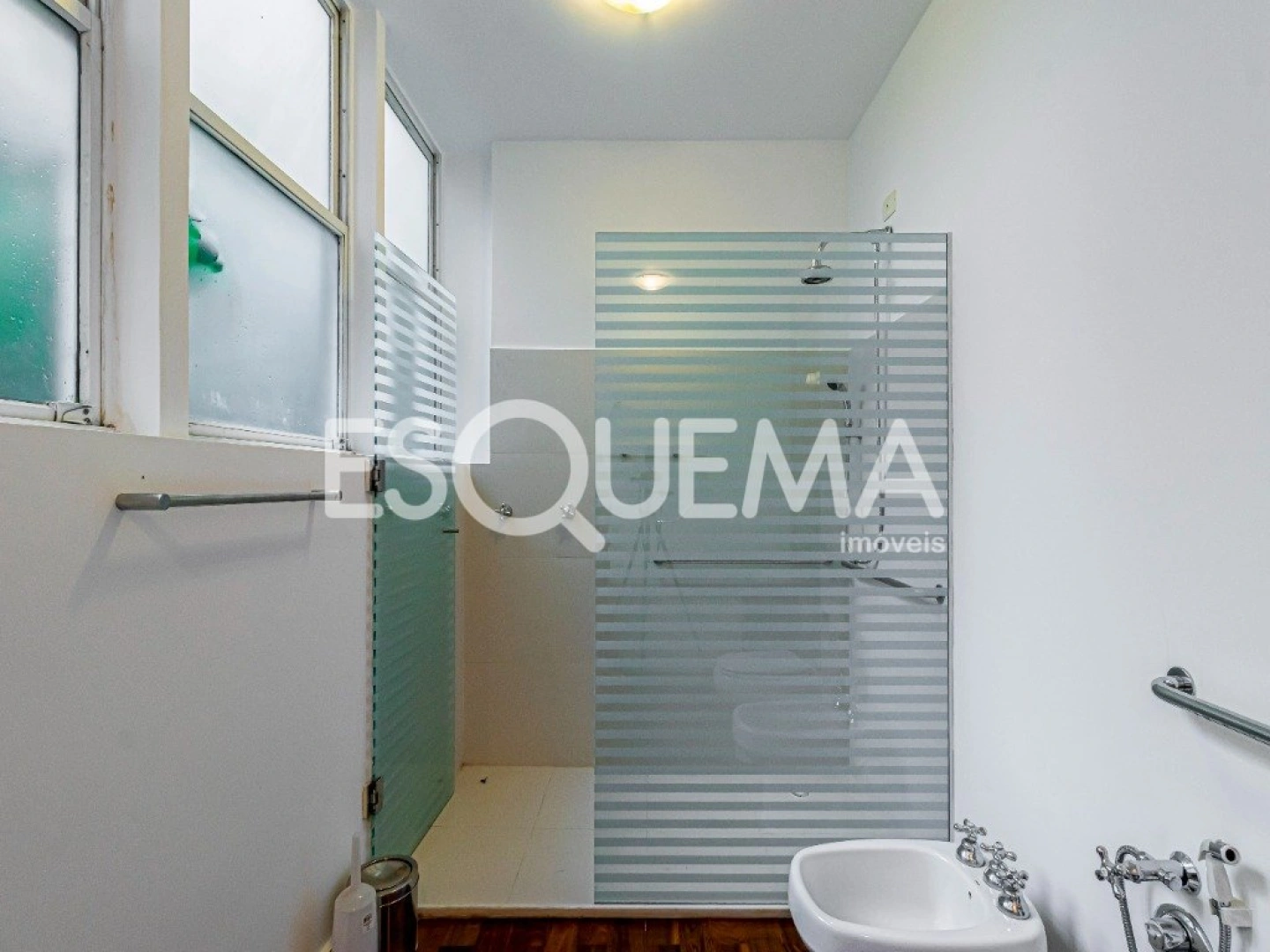 Apartamento em prédio assinado e próximo à Rua Estados Unidos - Imagem 11