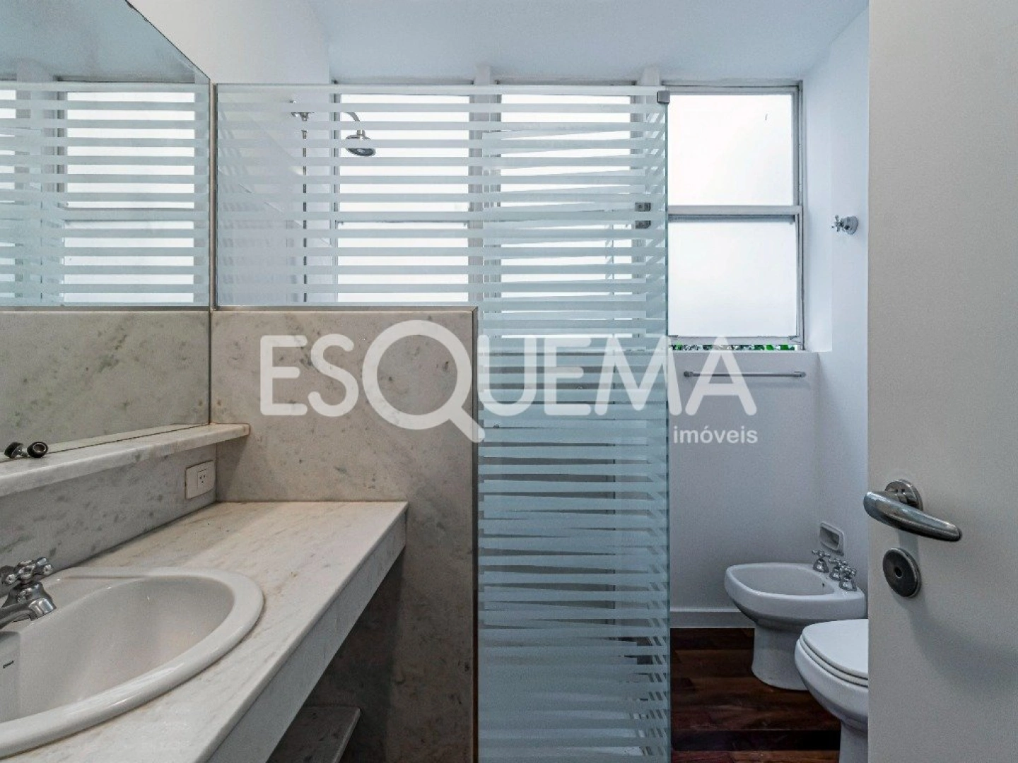 Apartamento em prédio assinado e próximo à Rua Estados Unidos - Imagem 13