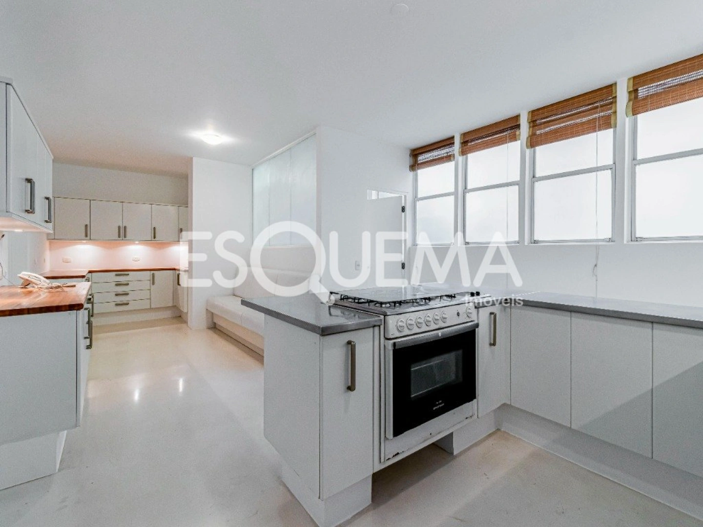 Apartamento em prédio assinado e próximo à Rua Estados Unidos - Imagem 14