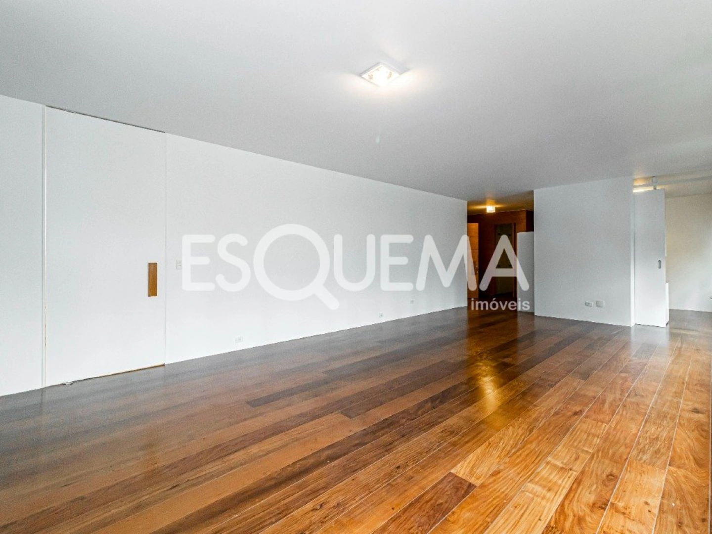 Apartamento em prédio assinado e próximo à Rua Estados Unidos - Imagem 2