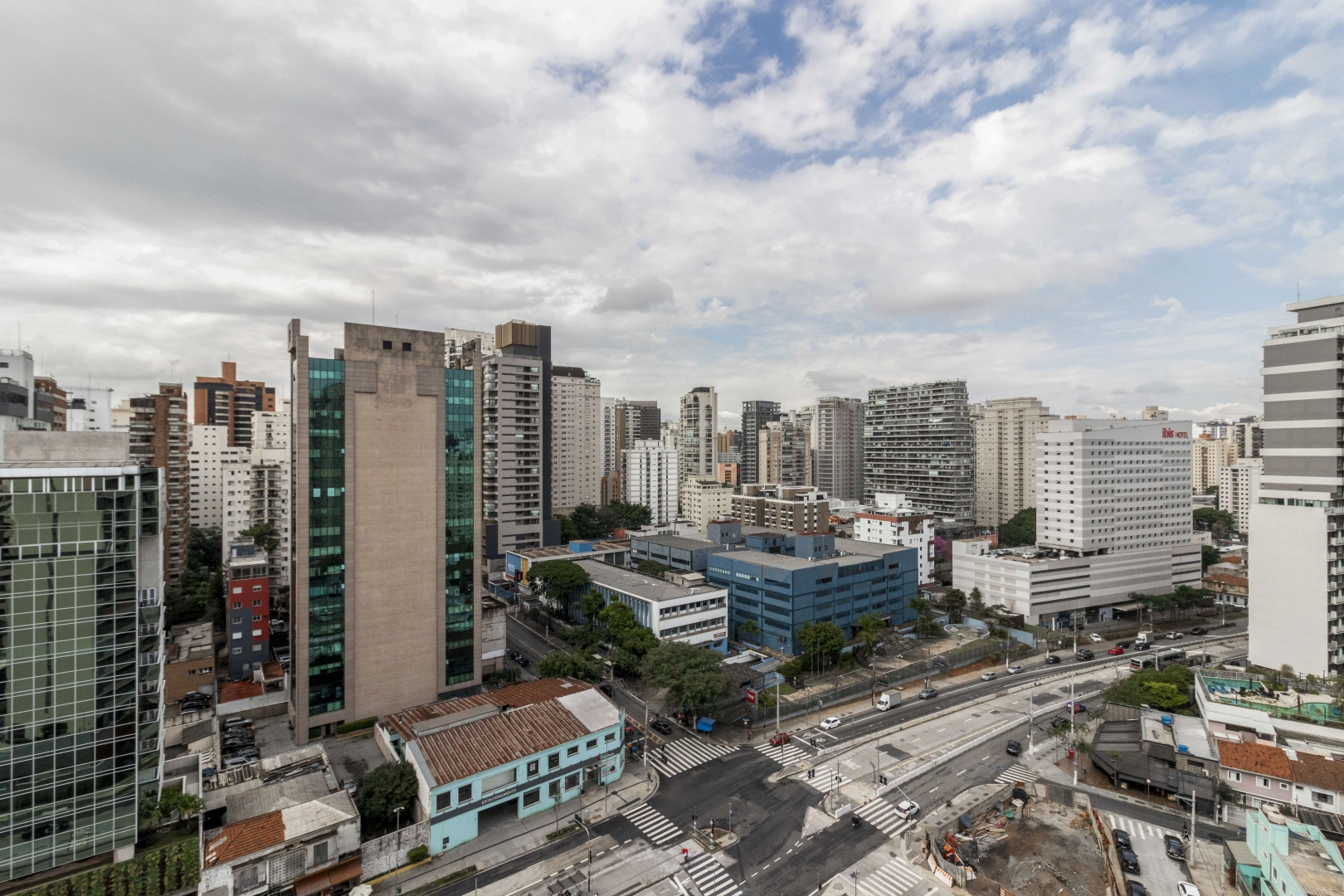Apartamento bem iluminado em prédio moderno - Imagem 10