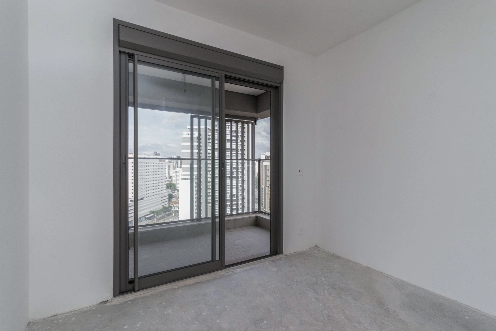 Apartamento bem iluminado em prédio moderno - Imagem 11