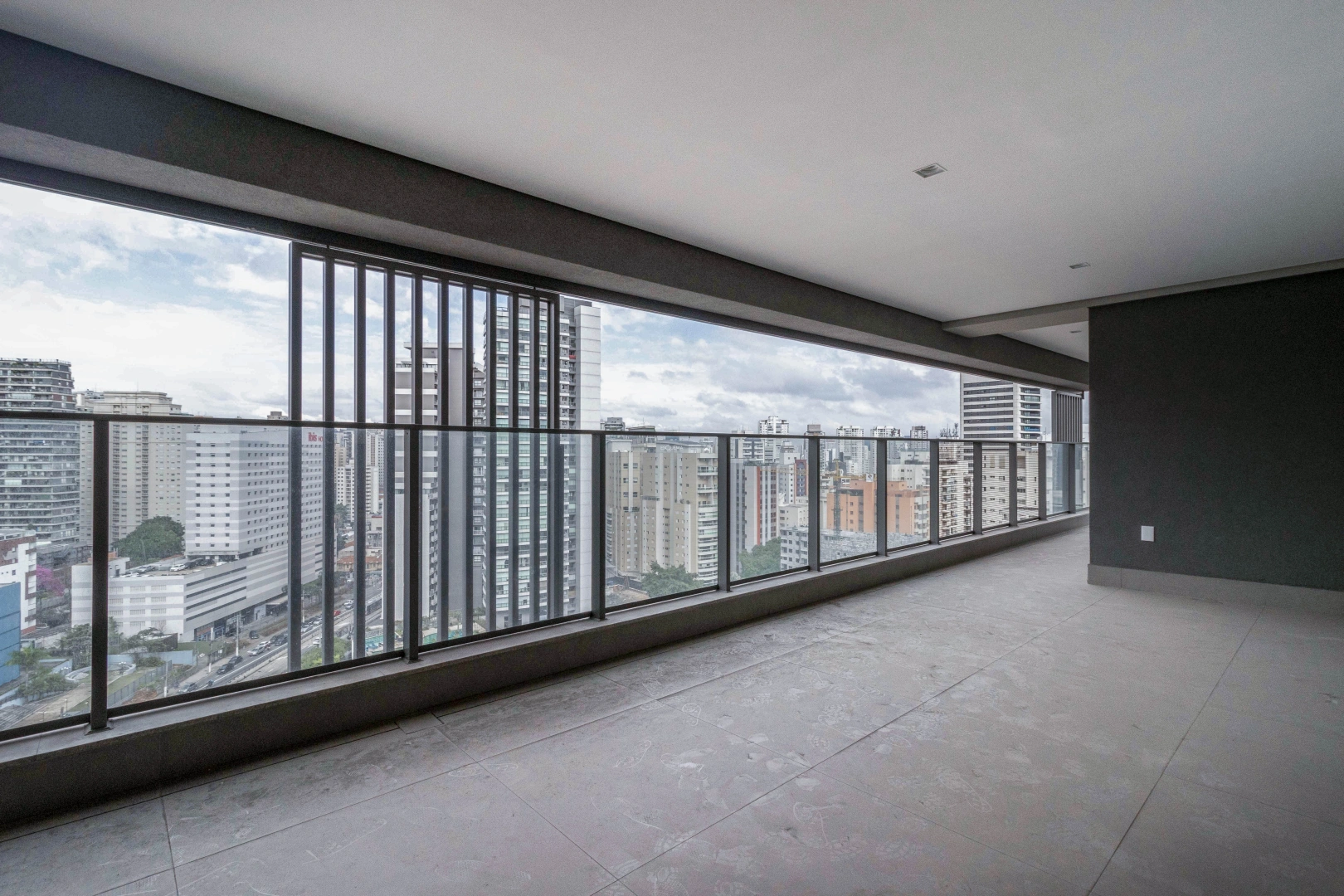 Apartamento bem iluminado em prédio moderno - Imagem 1