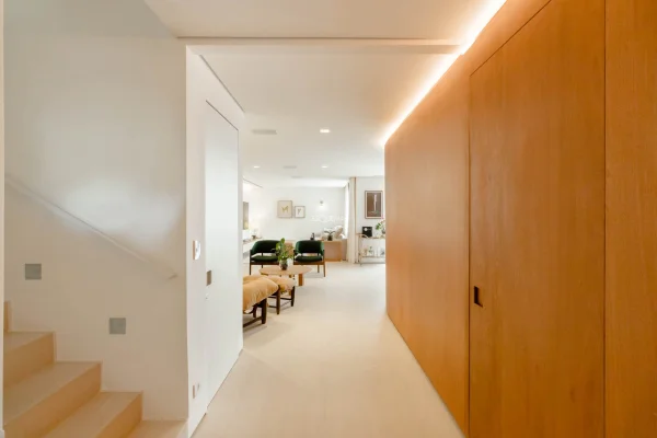 Casa reformada, com marcenaria e localização privilegiada