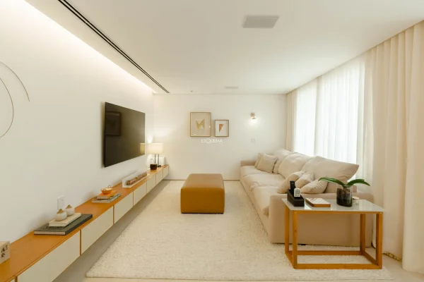 Casa reformada, com marcenaria e localização privilegiada