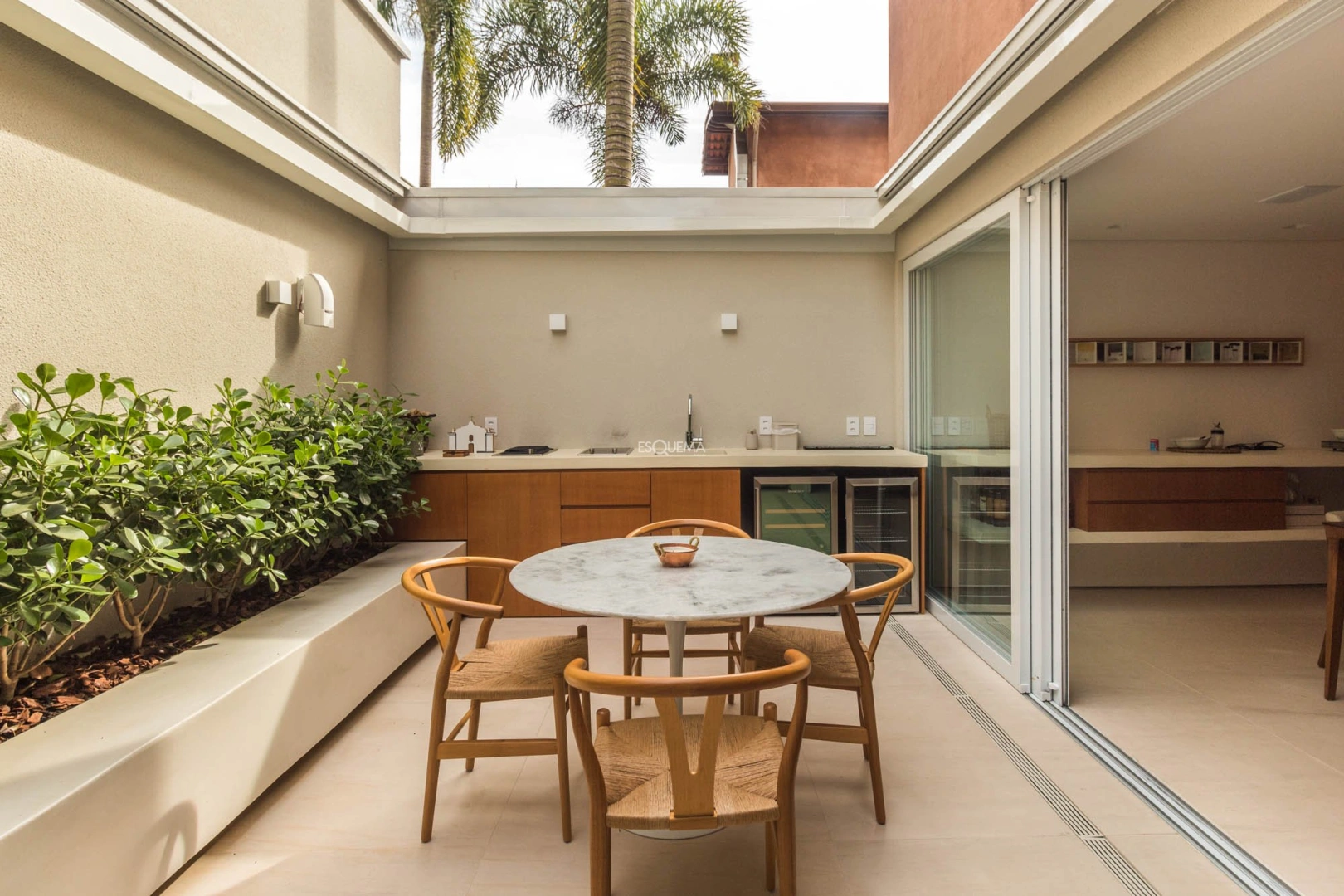 Casa reformada, com marcenaria e localização privilegiada - Imagem 8