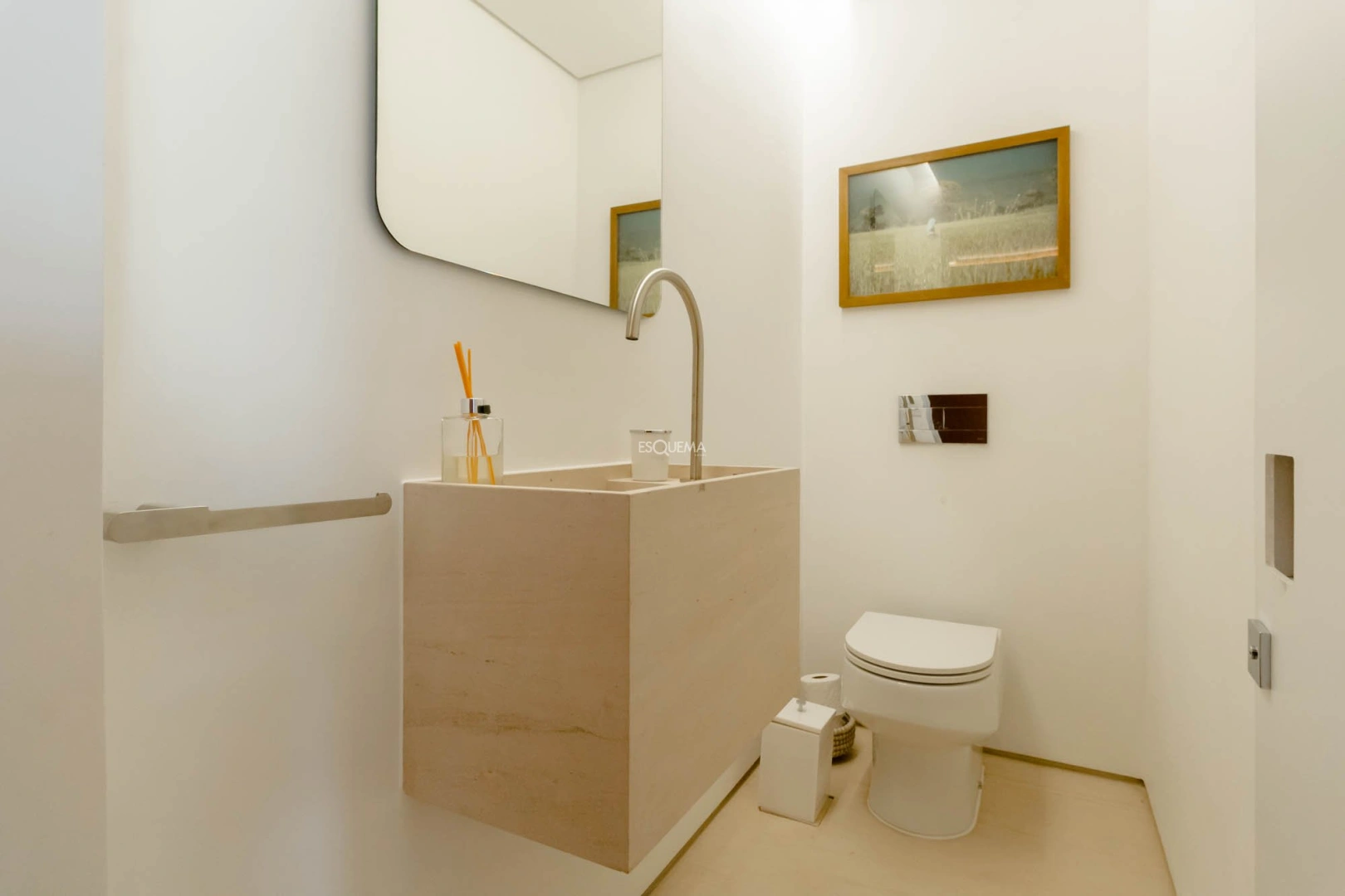 Casa reformada, com marcenaria e localização privilegiada - Imagem 9