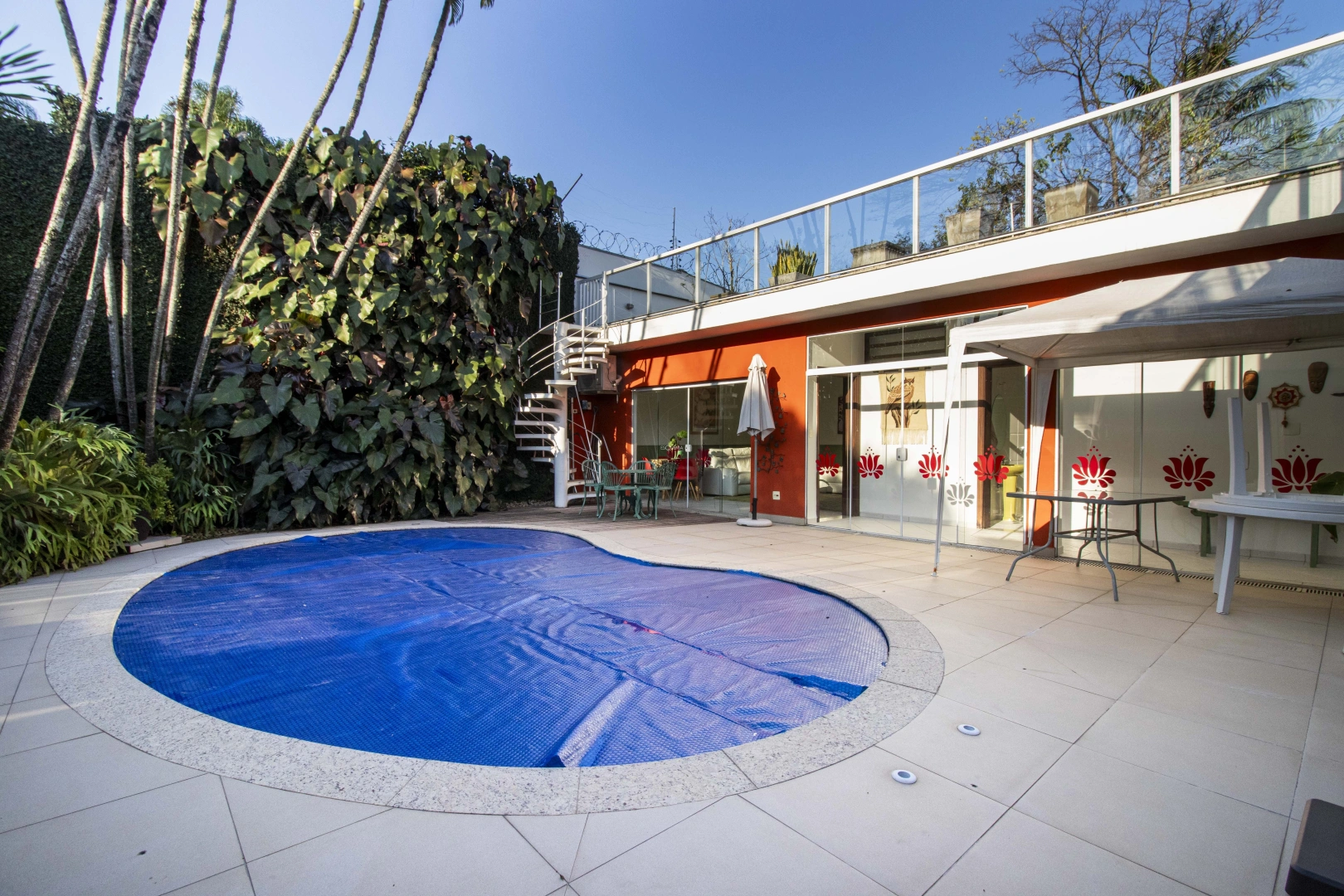 Casa térrea em localização privilegiada - Imagem 1