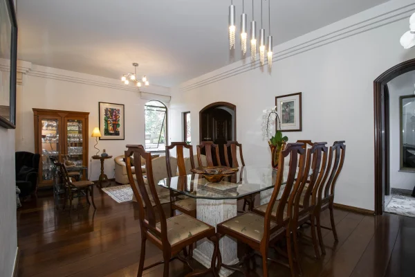 Casa térrea em localização privilegiada