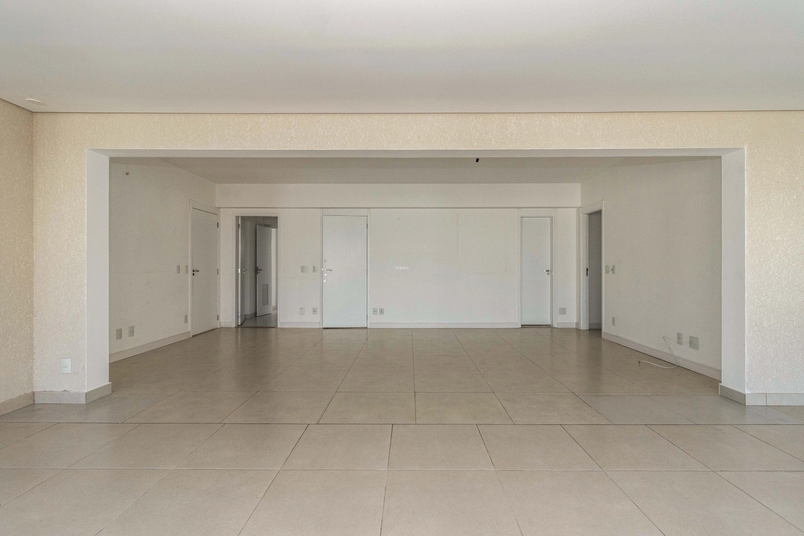 Apartamento amplo em andar alto - Imagem 10