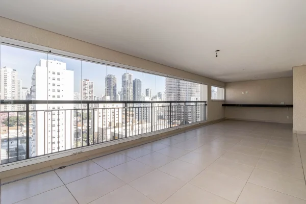 Apartamento amplo em andar alto