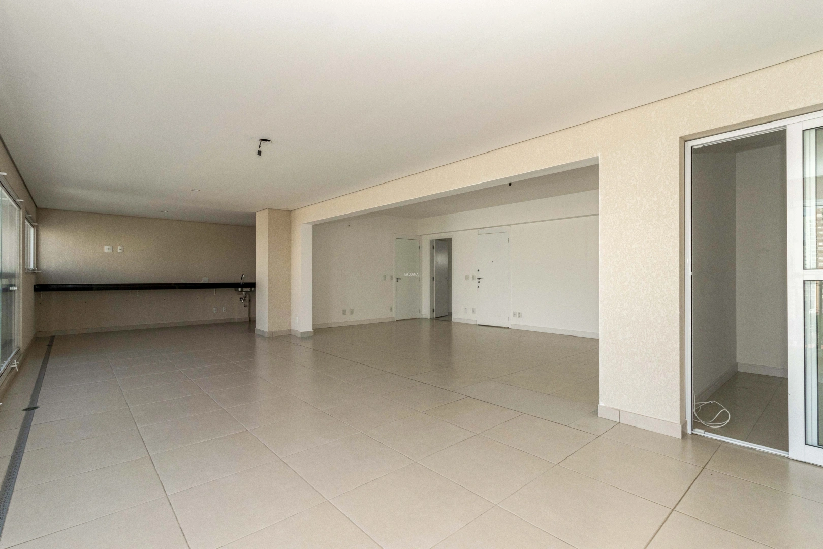 Apartamento amplo em andar alto - Imagem 4