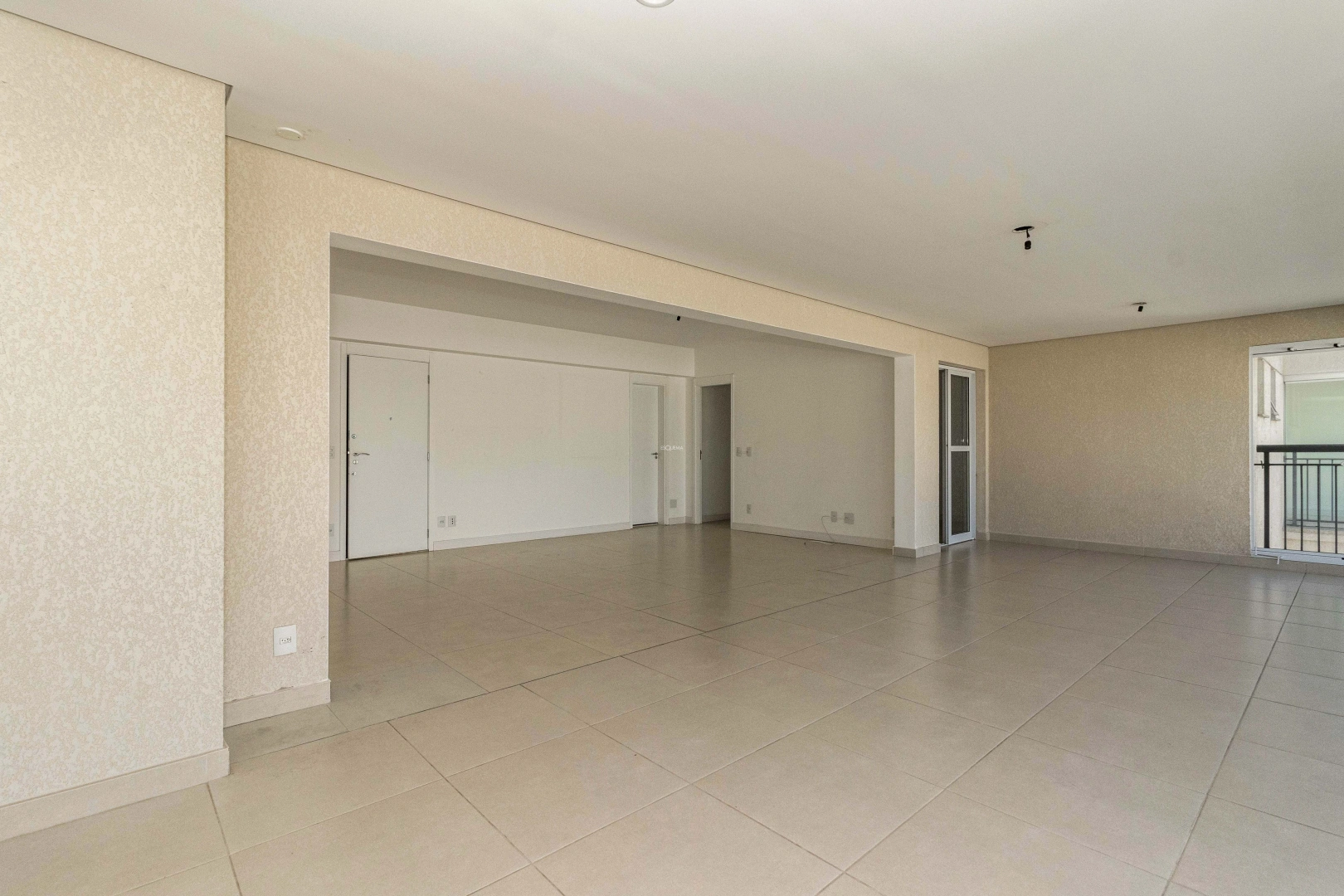 Apartamento amplo em andar alto - Imagem 5