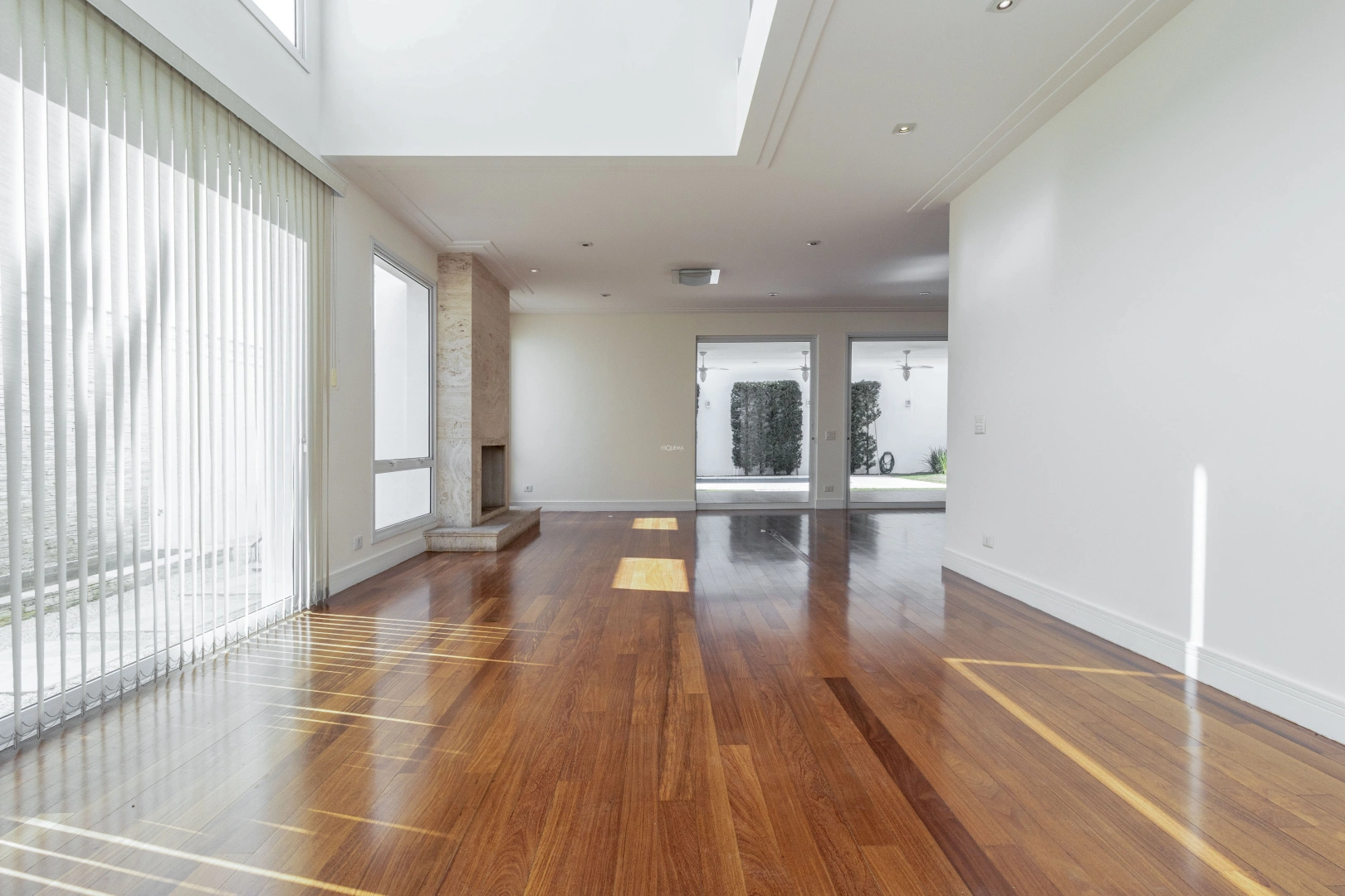 Casa moderna em condomínio com lazer - Imagem 11