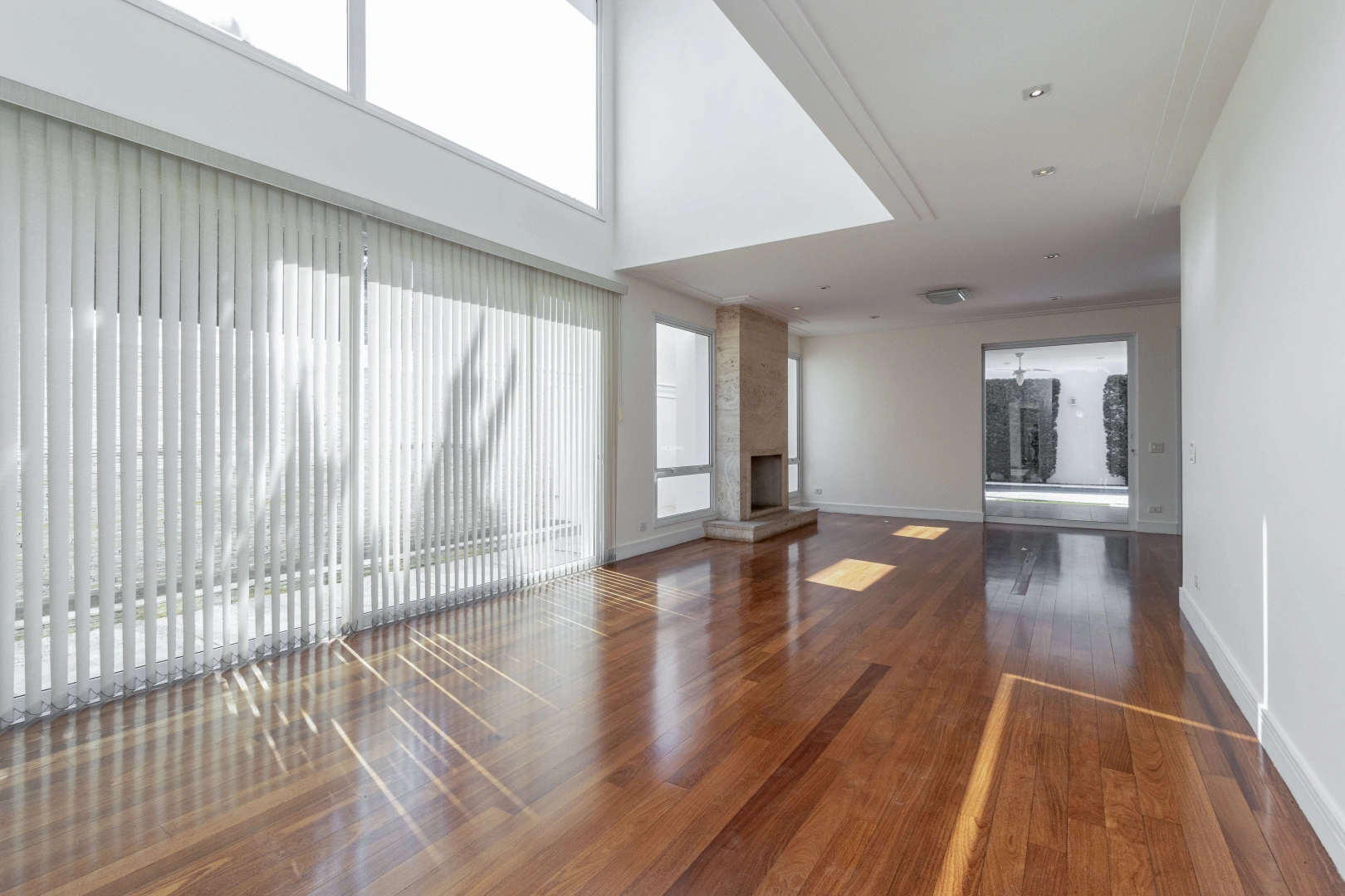 Casa moderna em condomínio com lazer - Imagem 14
