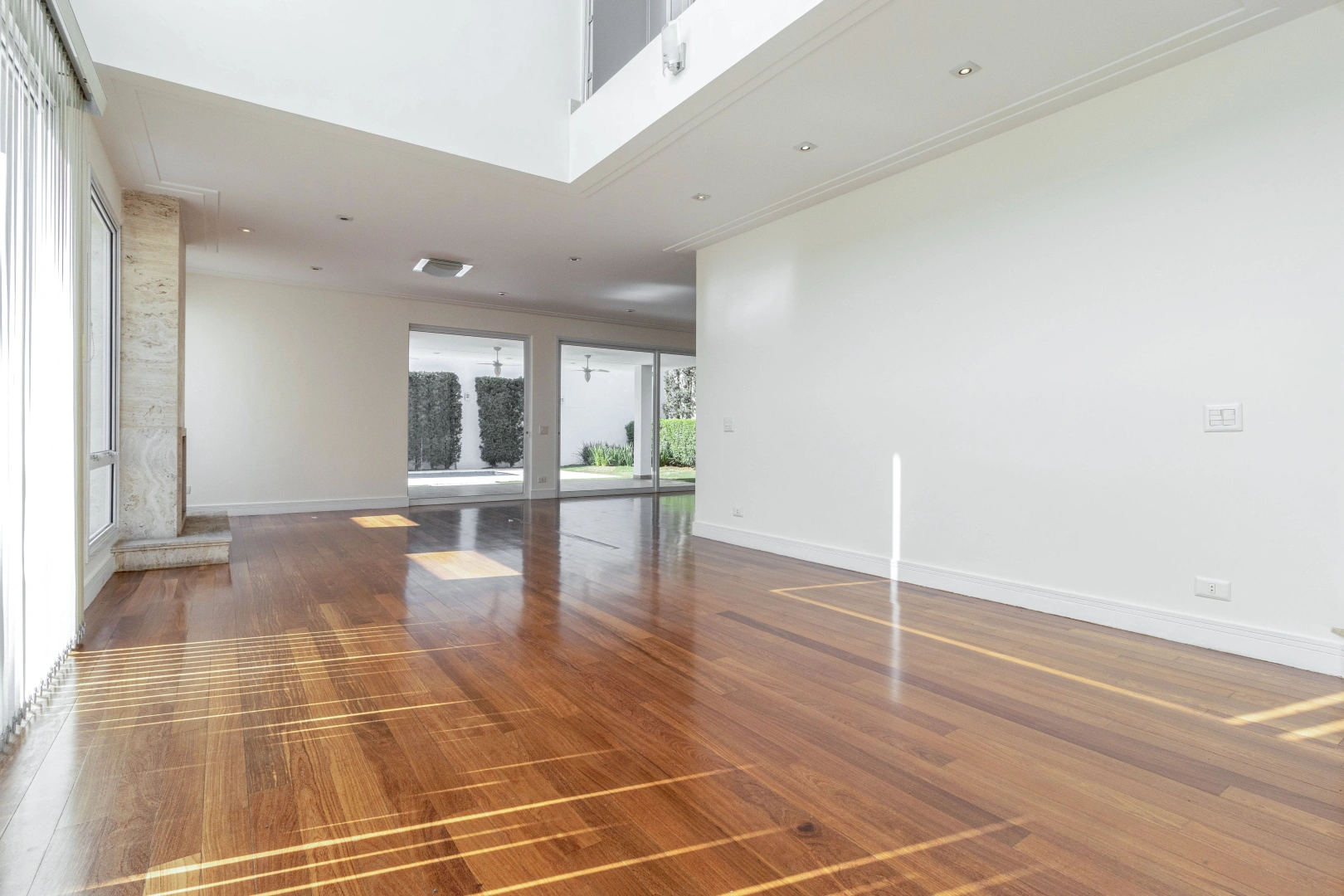 Casa moderna em condomínio com lazer - Imagem 15