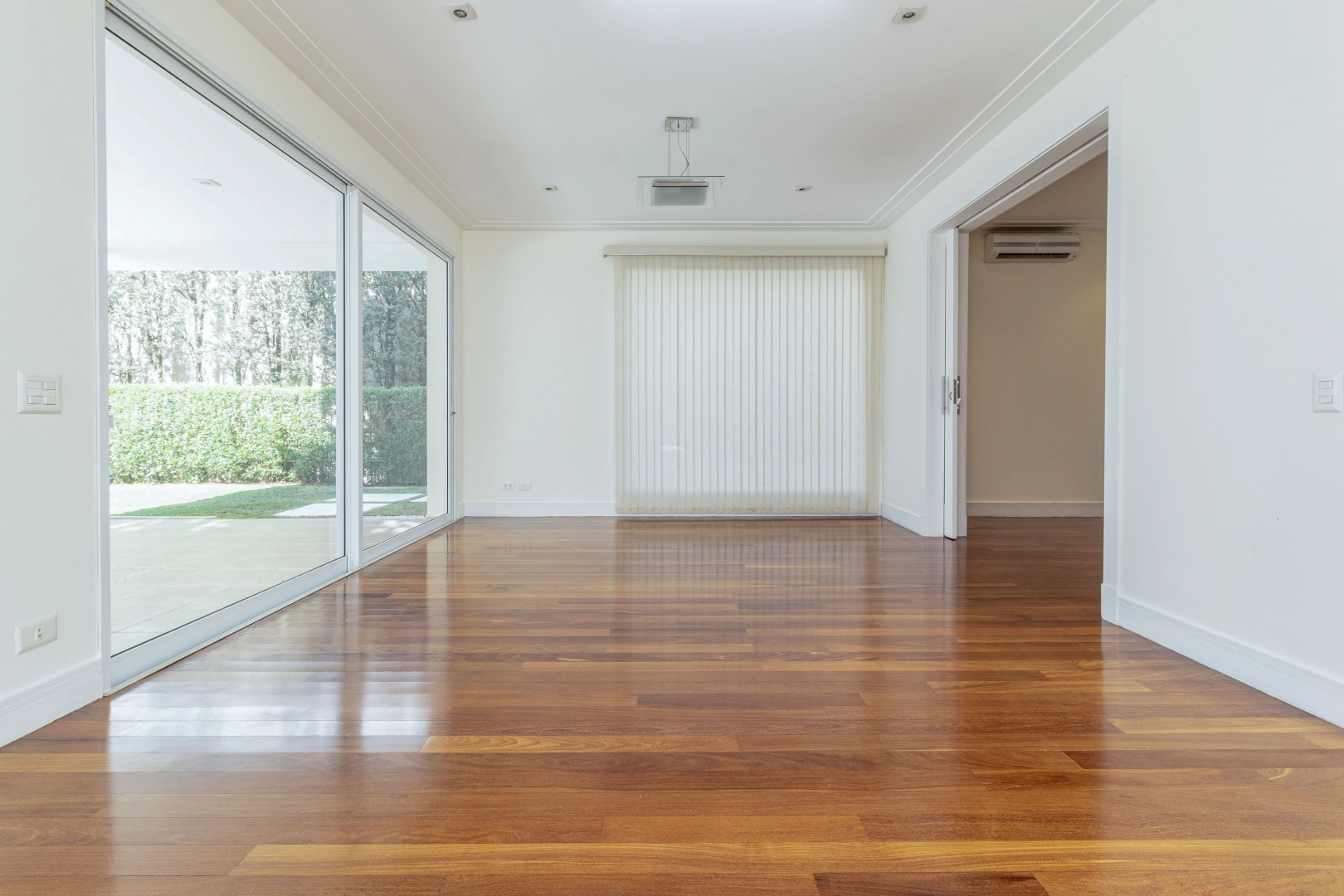 Casa moderna em condomínio com lazer - Imagem 9