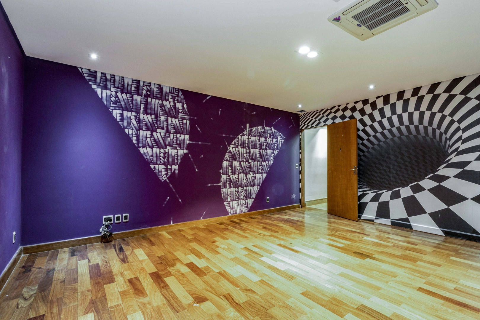 Casa ampla com design moderno - Imagem 13