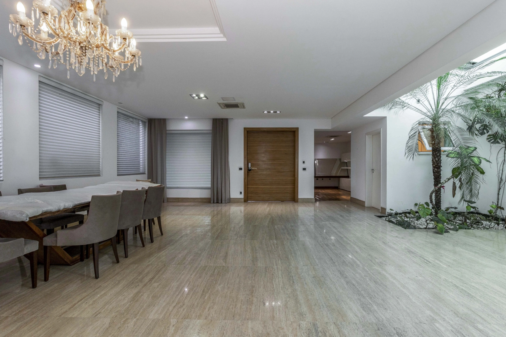 Casa ampla com design moderno - Imagem 3