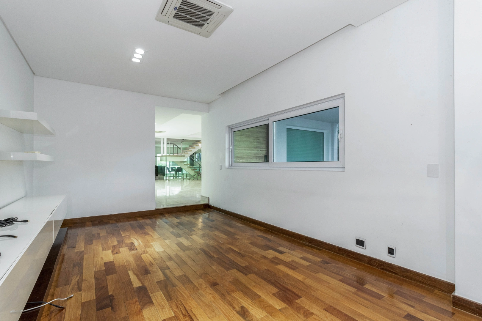 Casa ampla com design moderno - Imagem 4