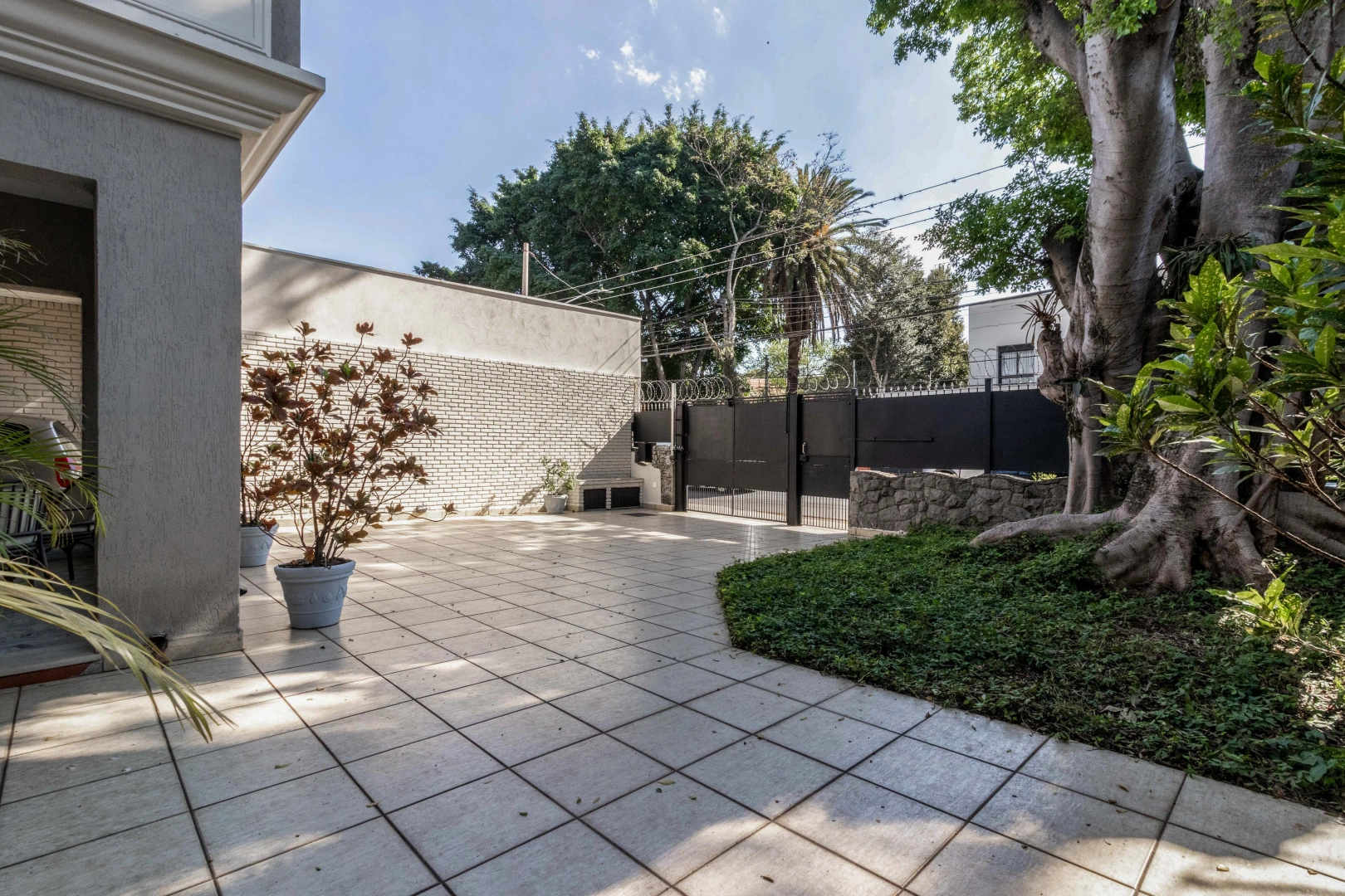 Casa próxima de toda a conveniência dos Jardins - Imagem 12