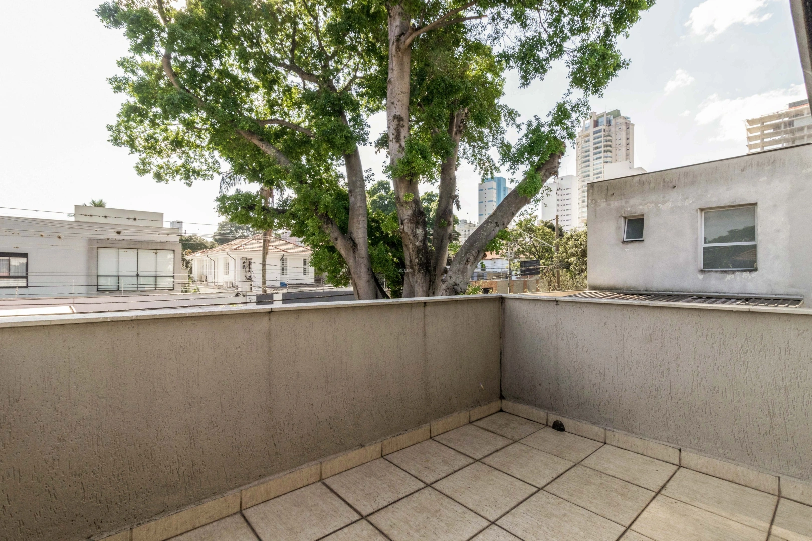 Casa próxima de toda a conveniência dos Jardins - Imagem 13