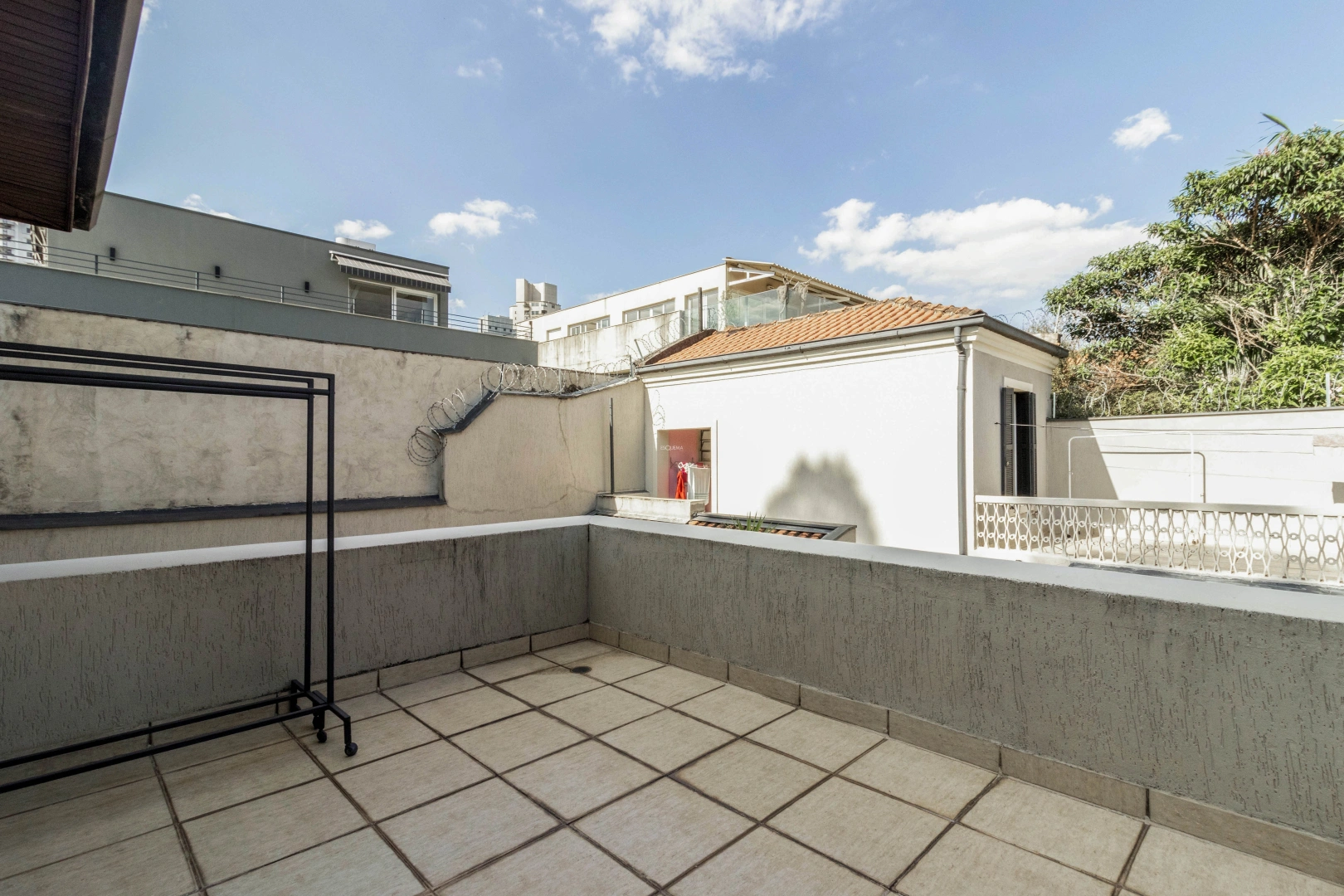 Casa próxima de toda a conveniência dos Jardins - Imagem 14