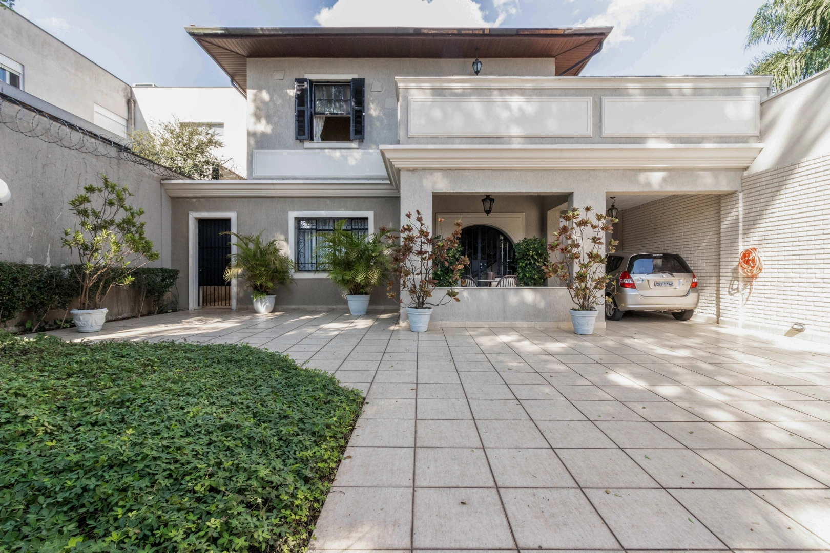 Casa próxima de toda a conveniência dos Jardins - Imagem 1