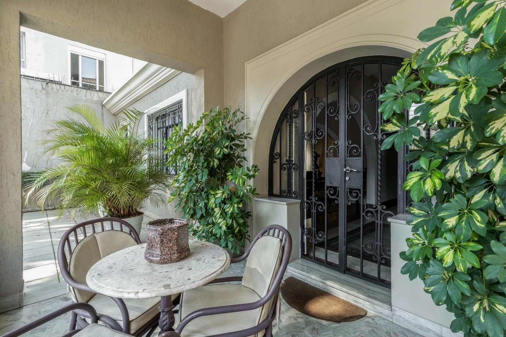 Casa próxima de toda a conveniência dos Jardins - Imagem 2