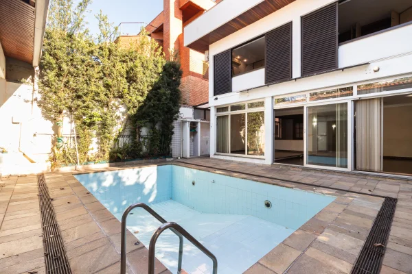 Casa com planta flexível e potencial para reforma