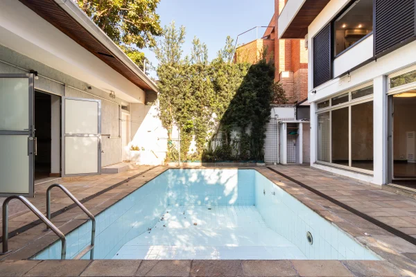 Casa com planta flexível e potencial para reforma