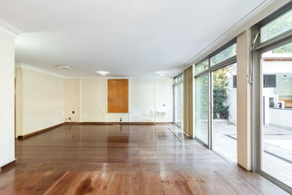 Casa com planta flexível e potencial para reforma