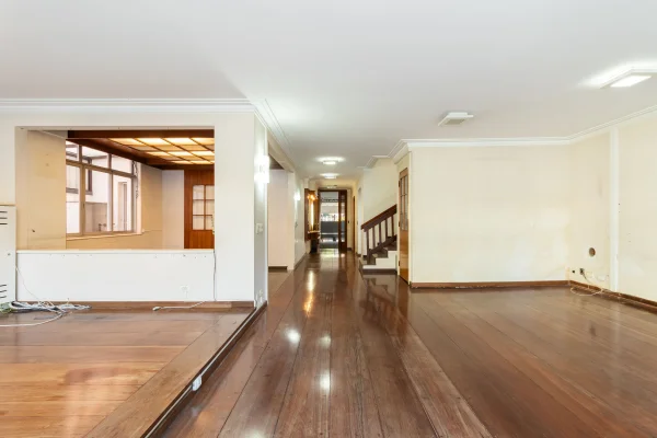 Casa com planta flexível e potencial para reforma