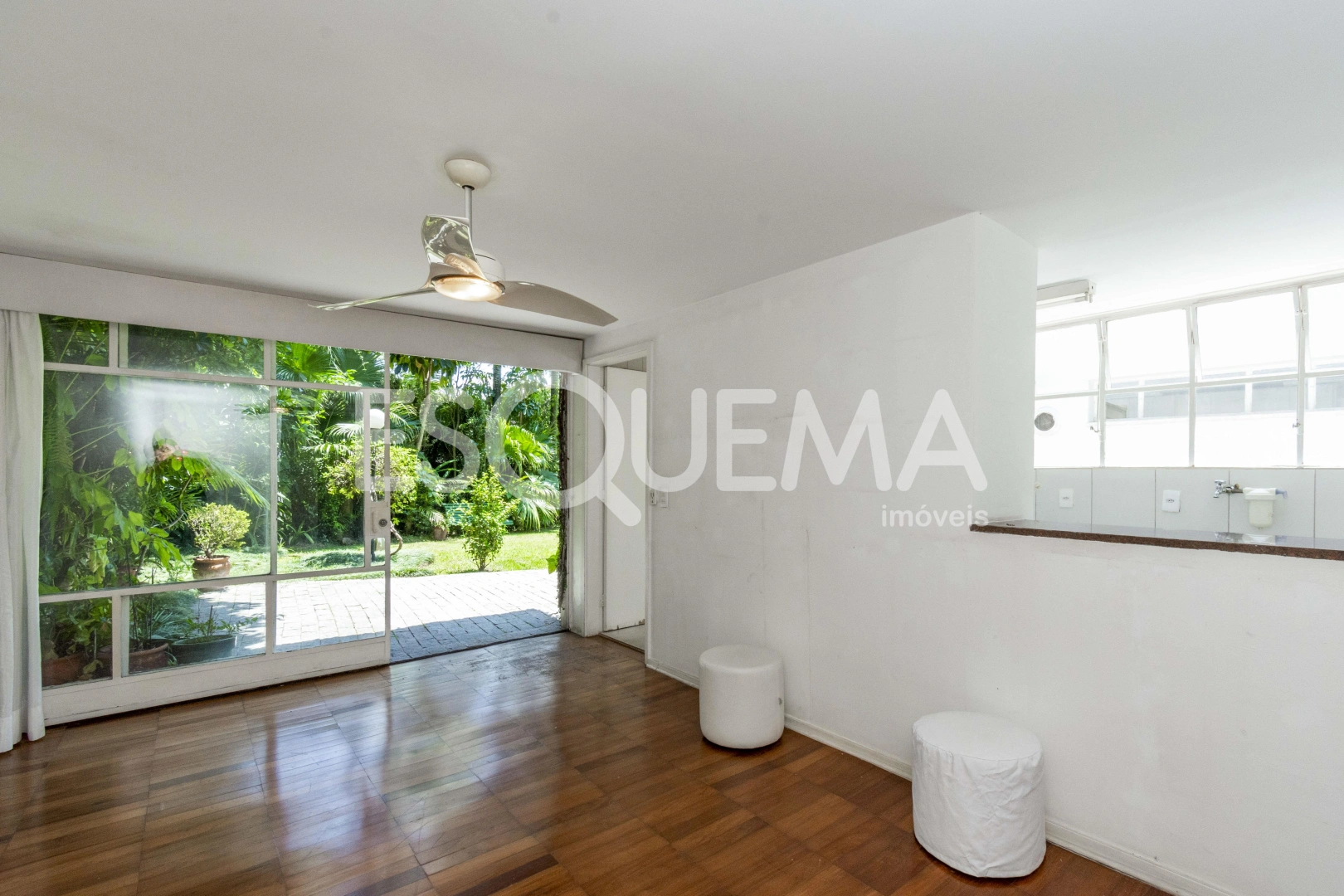 Casa térrea com extenso jardim - Imagem 13