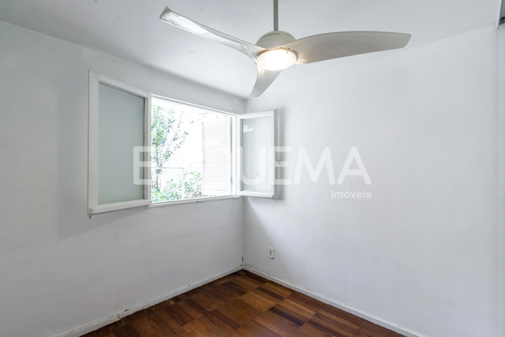 Casa térrea com extenso jardim - Imagem 15