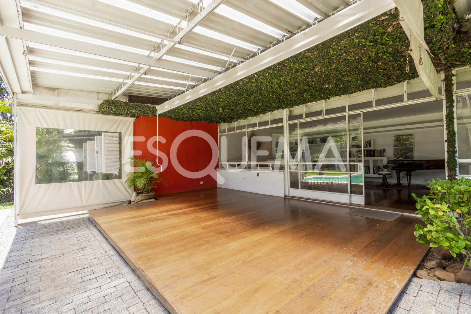 Casa térrea com extenso jardim - Imagem 8