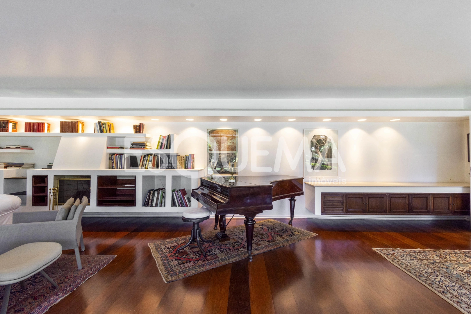 Casa térrea com extenso jardim - Imagem 9