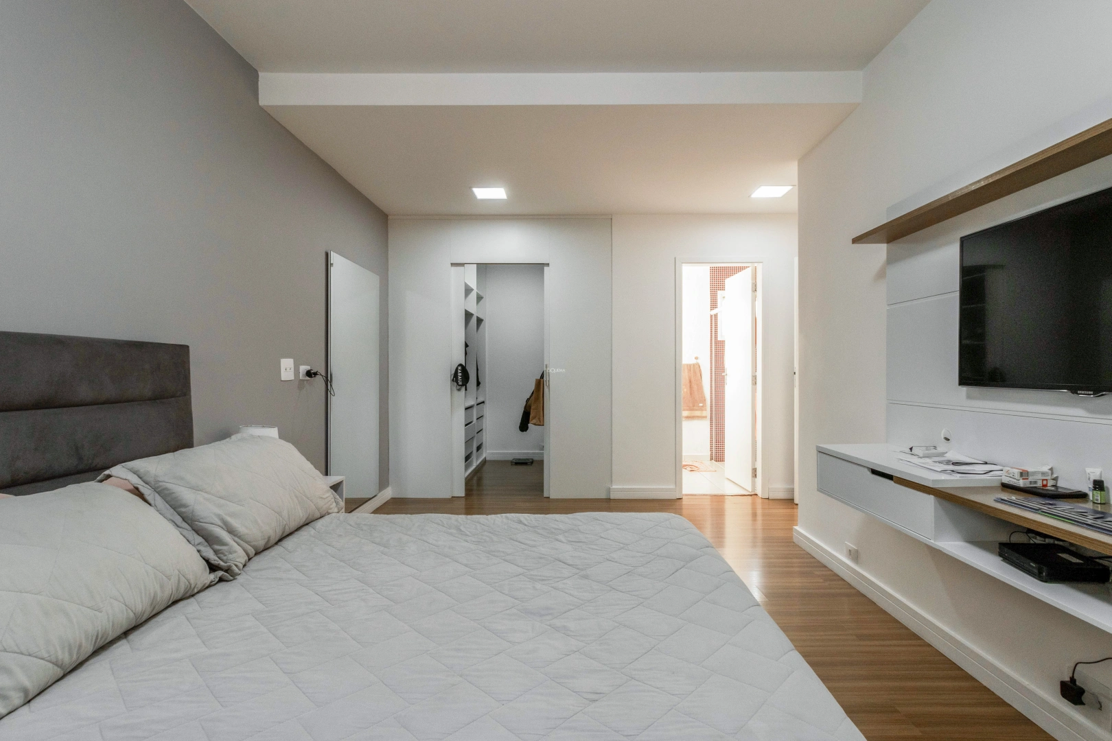 Casa com piscina e área gourmet em rua arborizada - Imagem 10