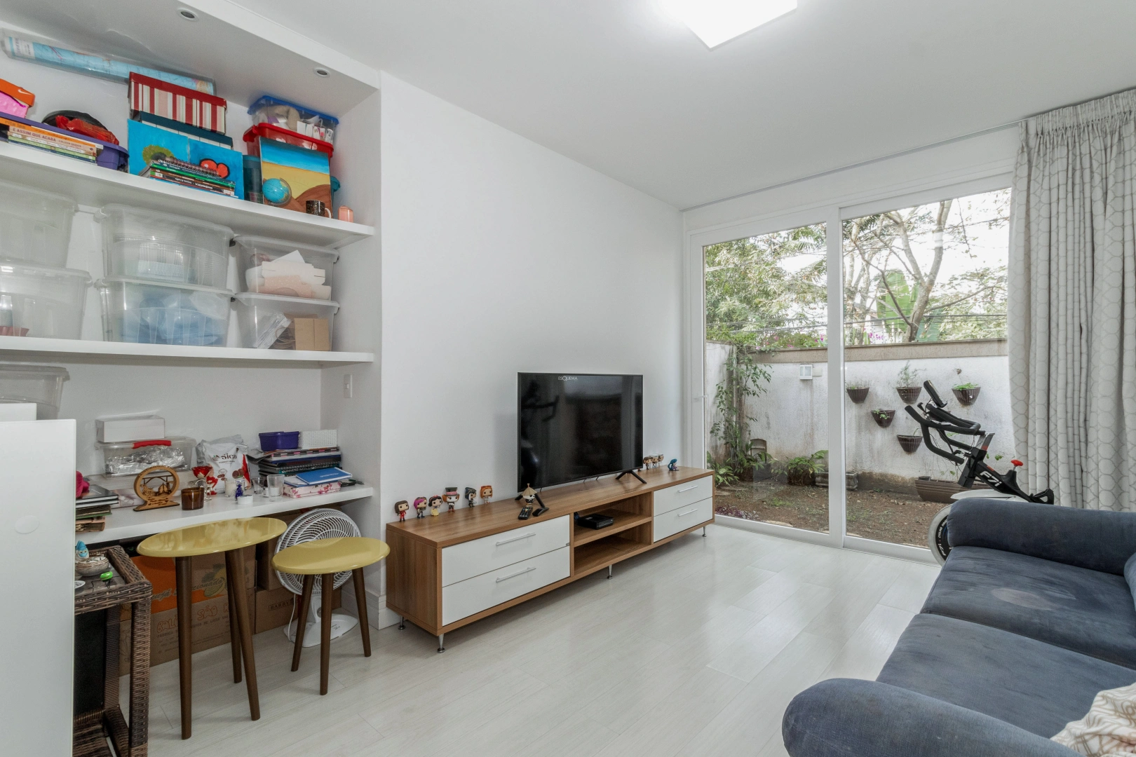 Casa com piscina e área gourmet em rua arborizada - Imagem 14