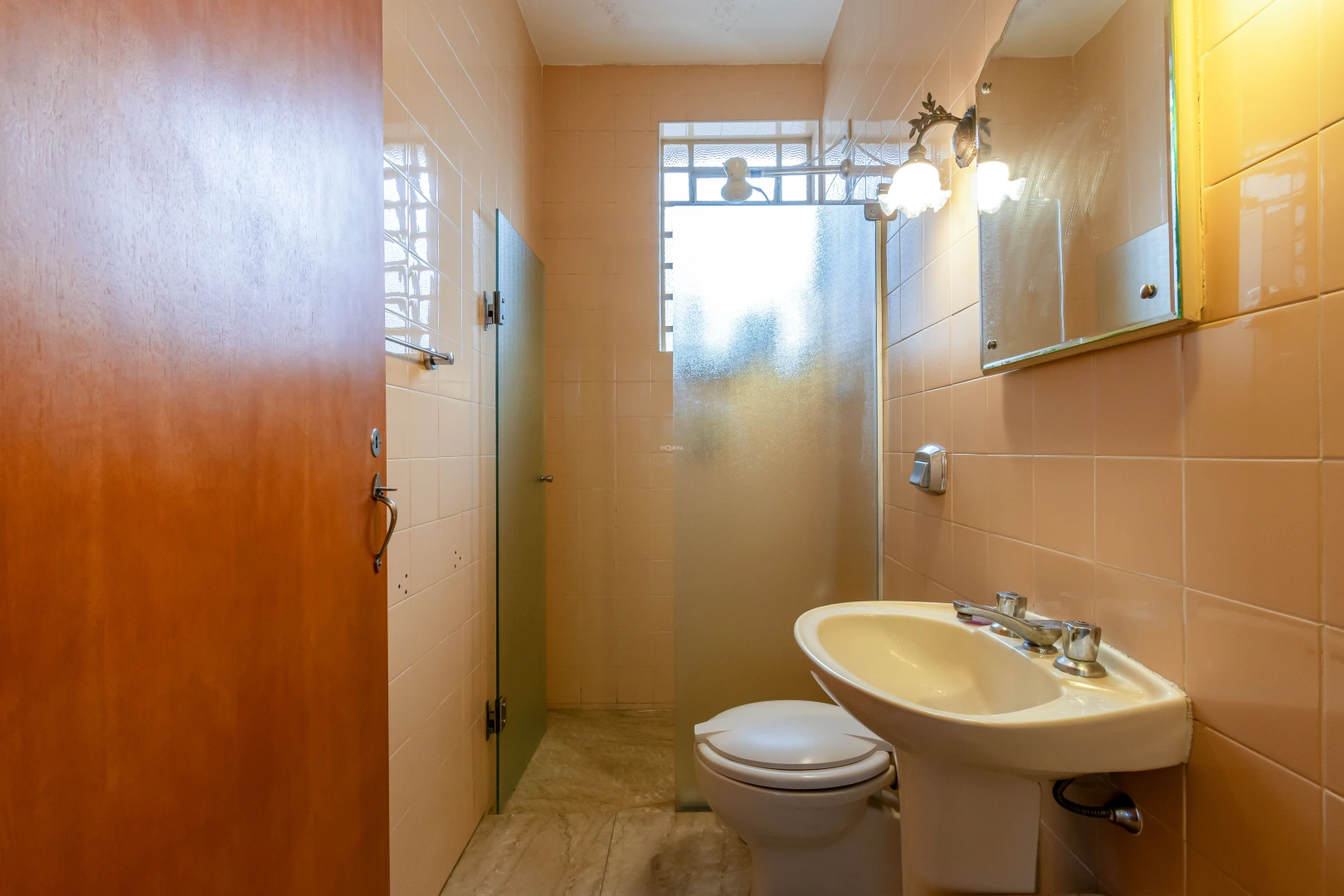 Casa bem localizada, próxima ao St. Paul\'s School - Imagem 12