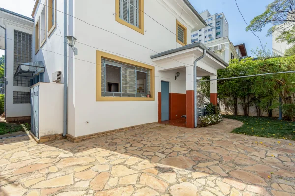Casa bem localizada, próxima ao St. Paul\'s School