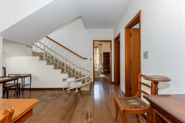 Casa bem localizada, próxima ao St. Paul\'s School