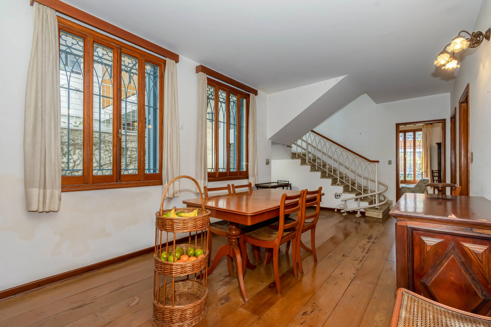 Casa bem localizada, próxima ao St. Paul\'s School - Imagem 4