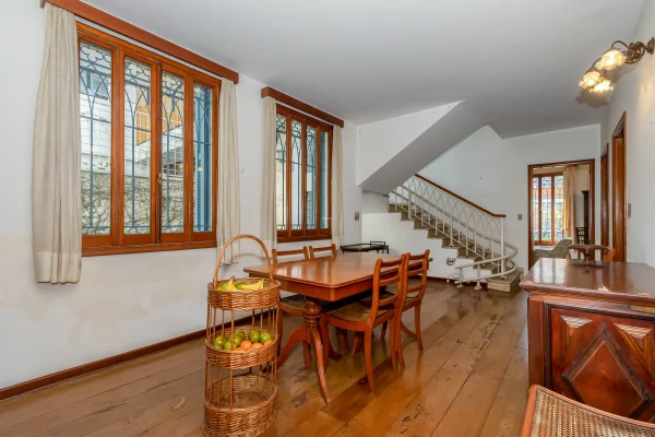 Casa bem localizada, próxima ao St. Paul\'s School