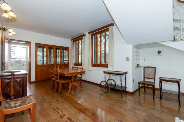Casa bem localizada, próxima ao St. Paul\'s School