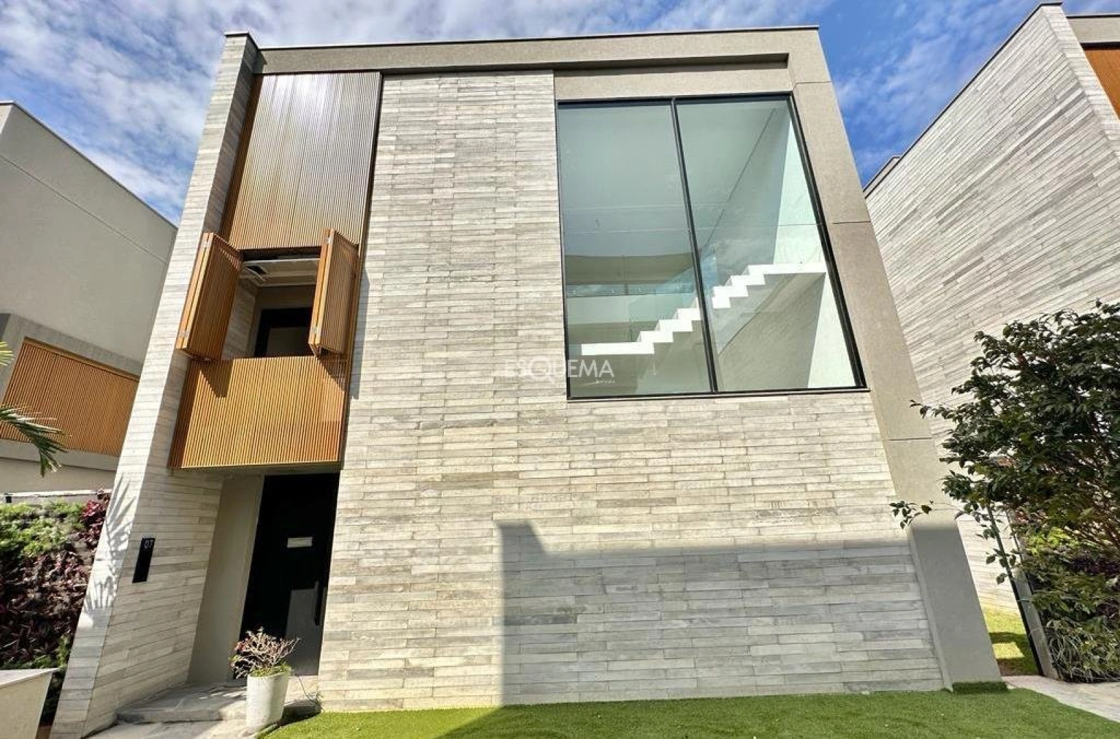 Casa nova em condomínio com projeto de João Armentano - Imagem 2