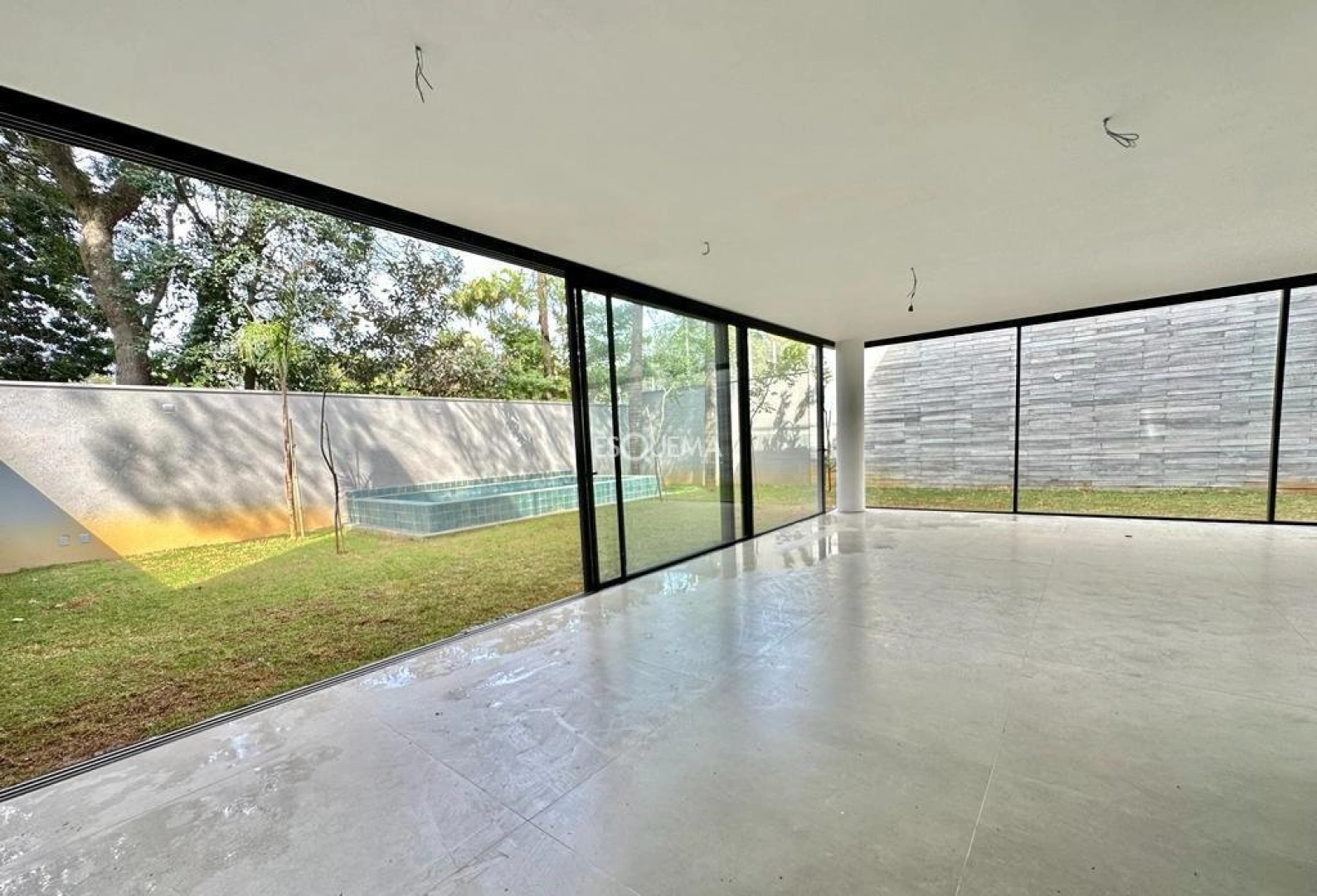 Casa nova em condomínio com projeto de João Armentano - Imagem 4